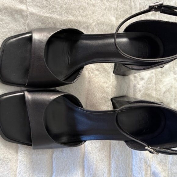 Gianni Bini Block Heel Dress Sandals - Picture 4 of 5